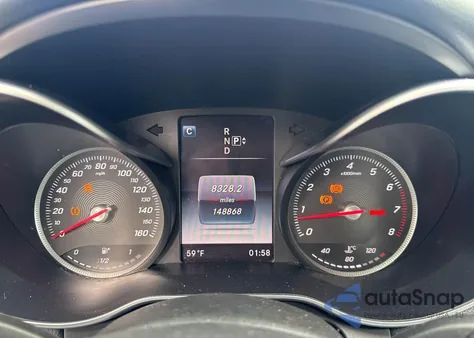 2015 Mercedes-Benz C 300 4Matic z USA, uszkodzony, nr VIN 55SWF4KB4FU029007